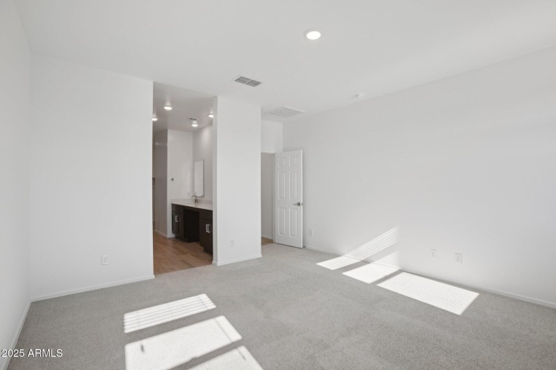 24-web-or-mls-W Bowker St-S1212-024