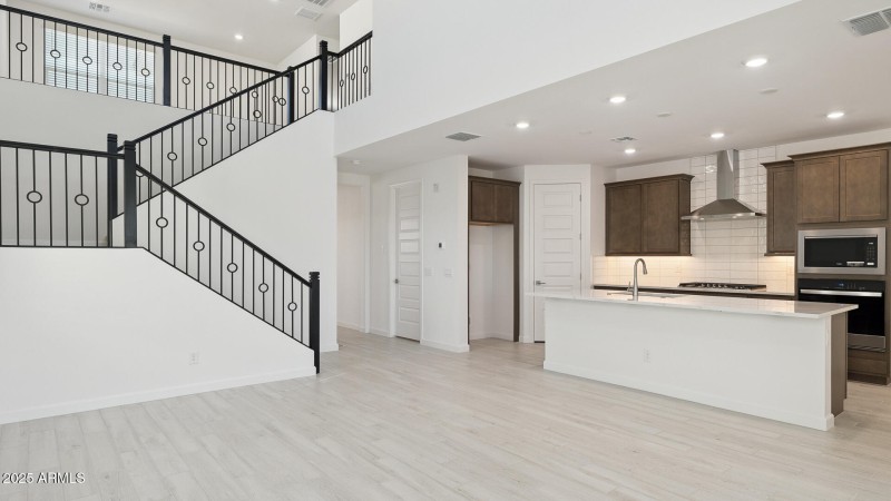 3985_Phoenician_Lot 2078_Aloravita_Peori