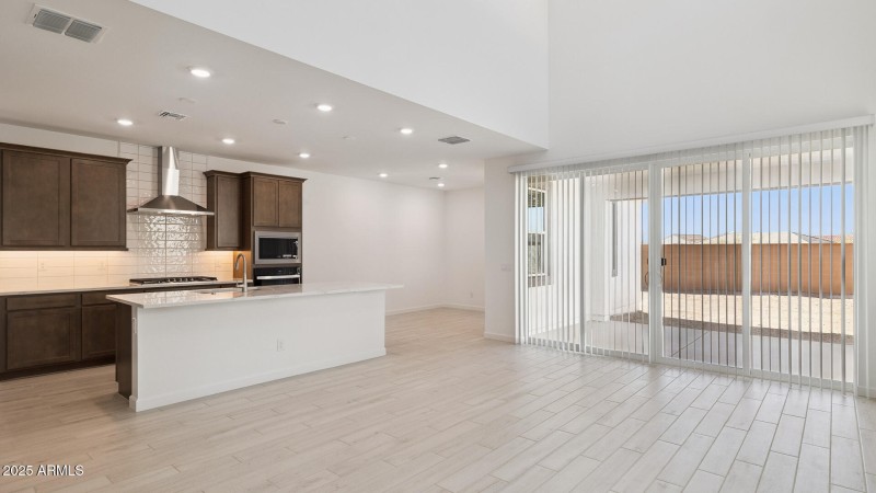 3985_Phoenician_Lot 2078_Aloravita_Peori