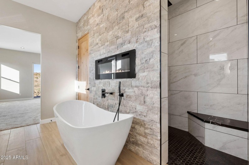 24-Primary Bathroom (2)