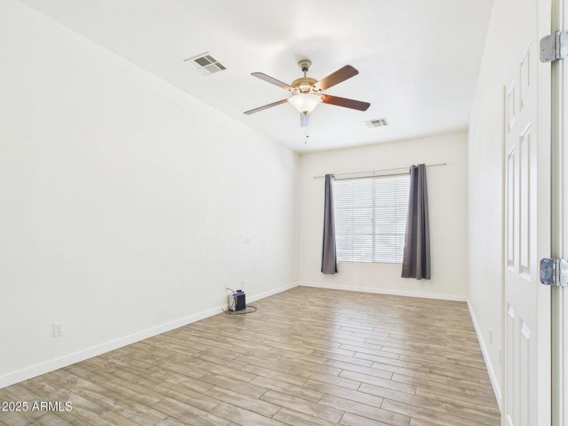 DOUBLE DOOR FLEX SPACE