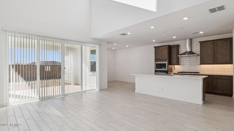 3985_Phoenician_Lot 2081_Aloravita_Peori