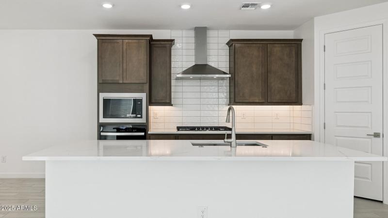 3985_Phoenician_Lot 2081_Aloravita_Peori