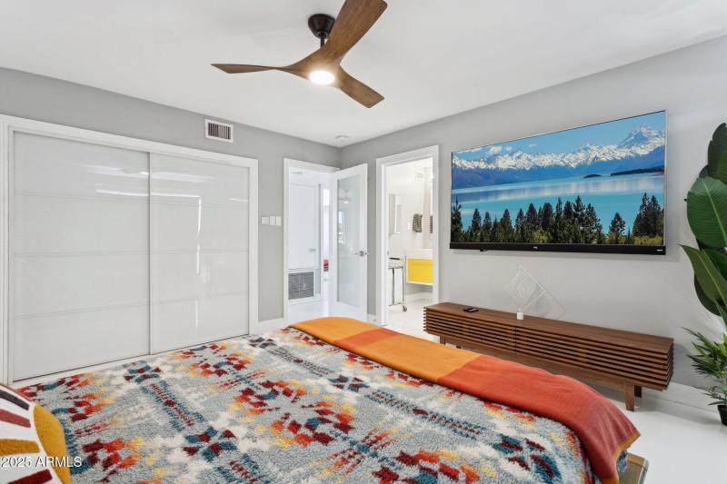 Primary suite with walk-in closet