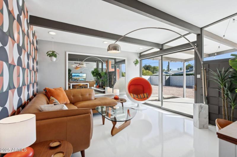 10' + tall vaulted ceilings