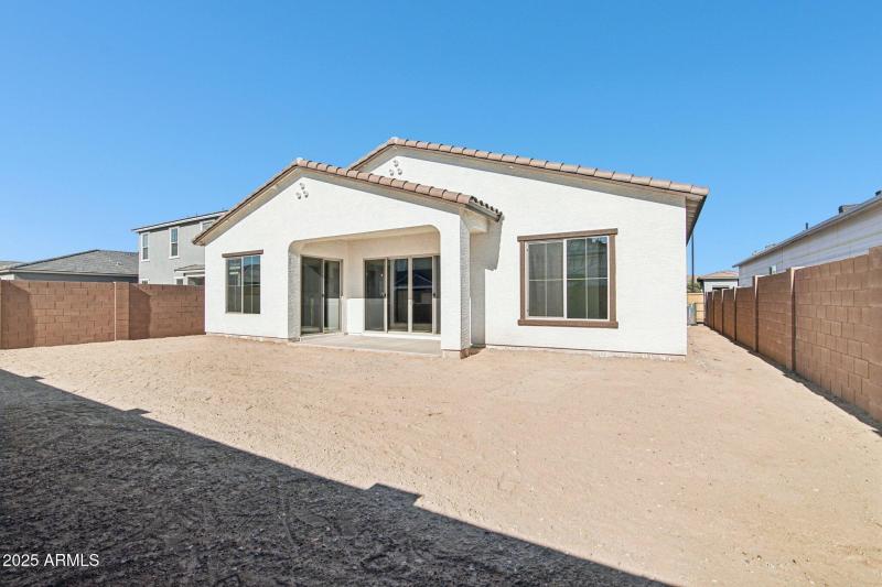 35-web-or-mls-E Saddle Way-S1212-035