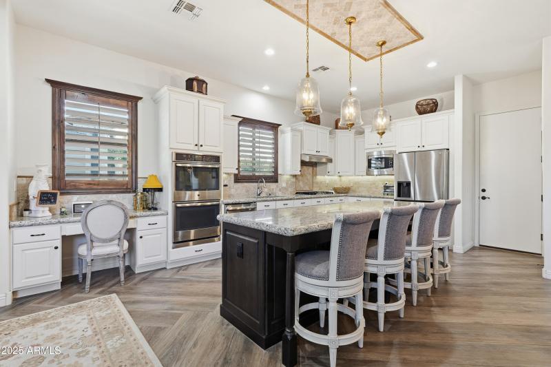 WELL PLANNED KITCHEN W/ISLAND