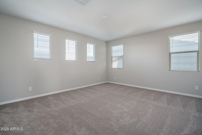 15) PRIMARY BEDROOM_UP