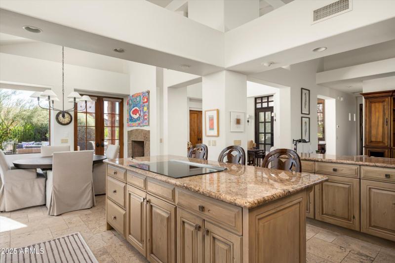 15-10072 E Blue Sky Dr-15