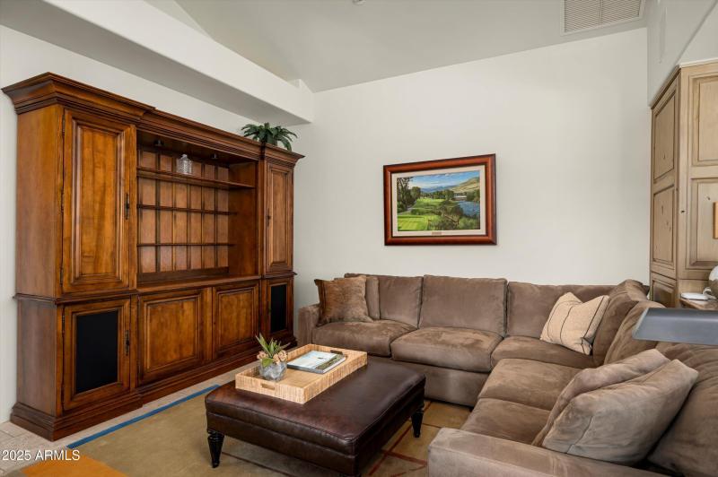 17-10072 E Blue Sky Dr-17