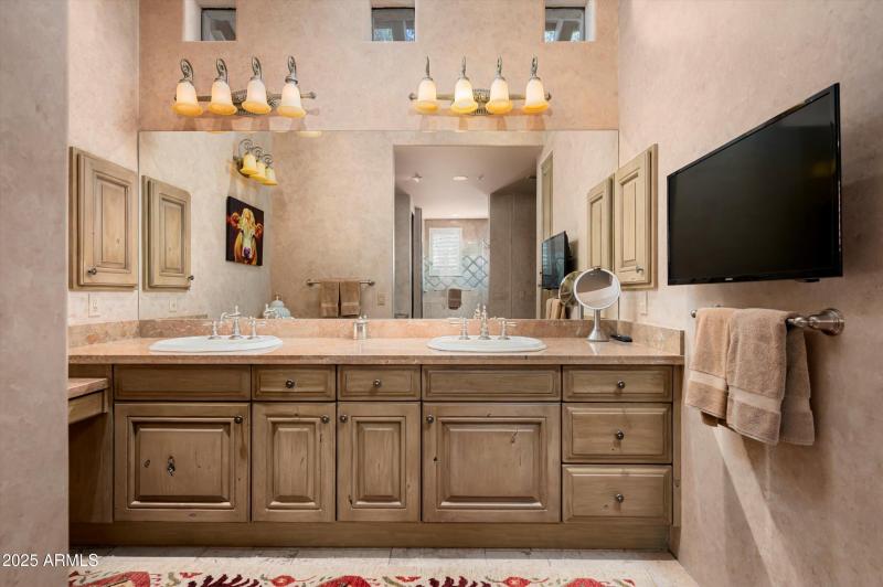 21-10072 E Blue Sky Dr-21