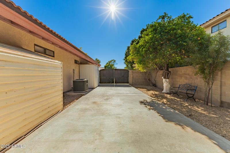 Massive RV/Trailer Pad w/Storage