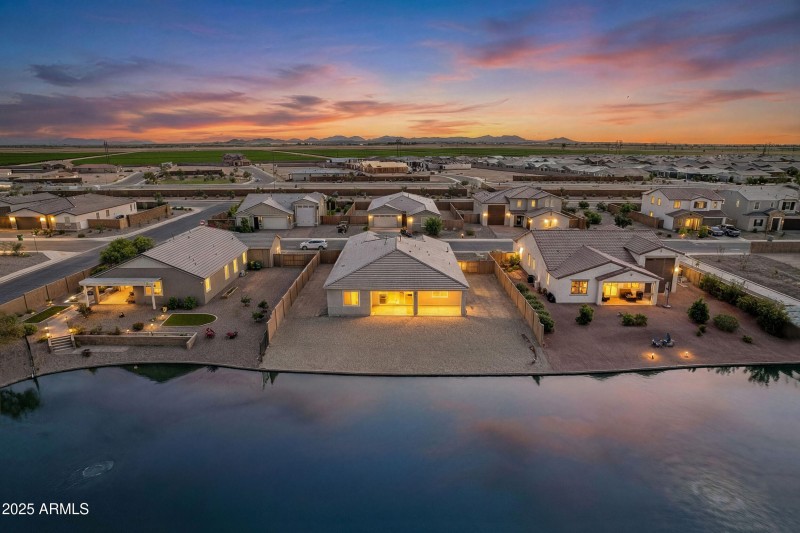 22206 N Daniel Backyard Twilight