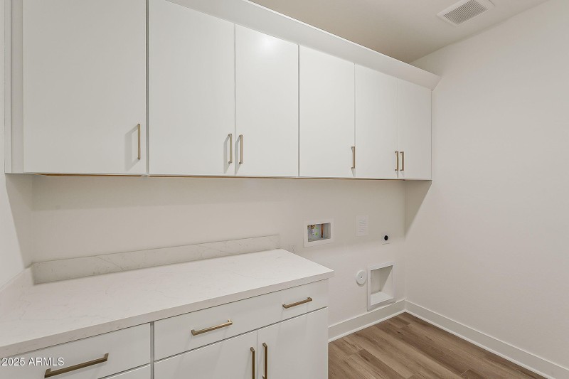 Laundry Room W Storage