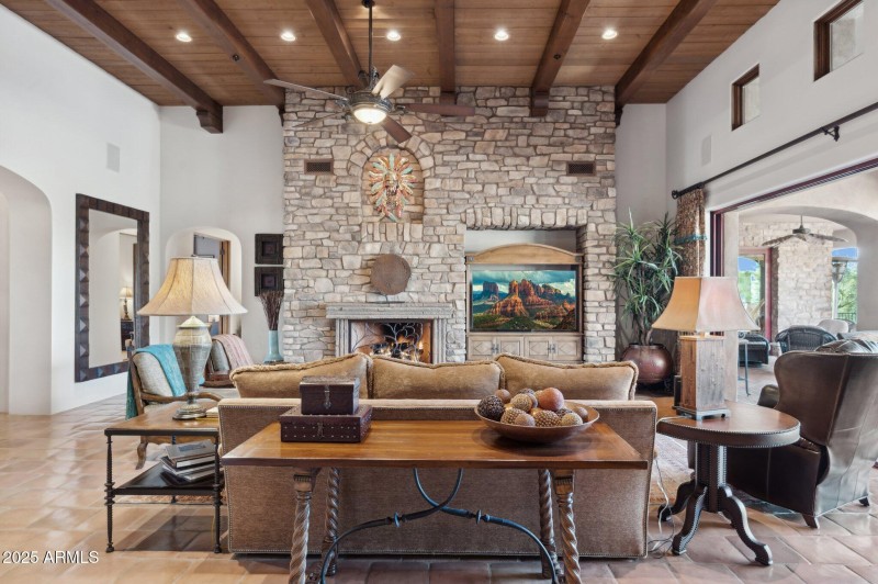 9-web-or-mls-10986-e-wildcat-hill-rd