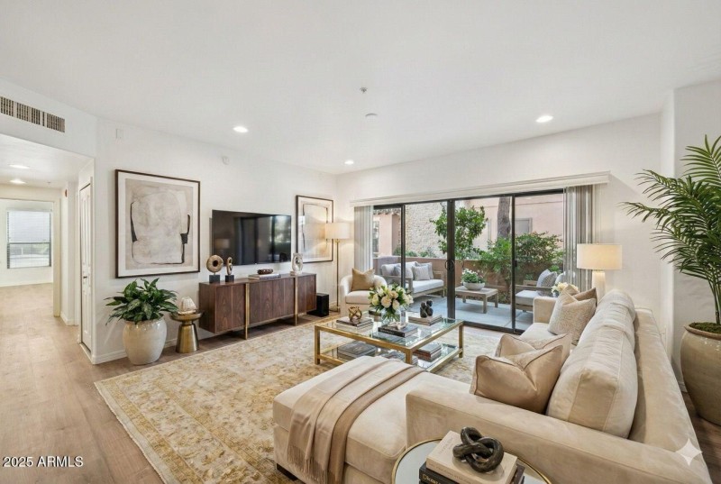 8-web-or-mls-Staged--6-web-or-mls-N 40th