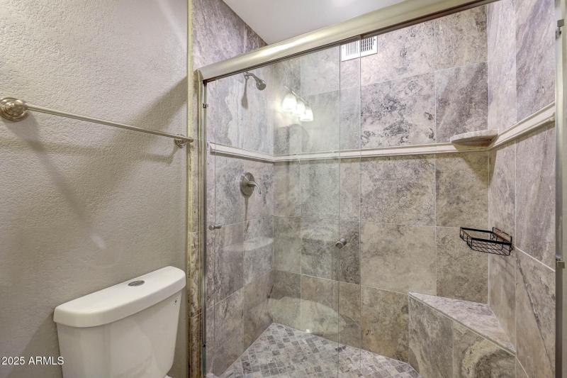 Primary suite batroom