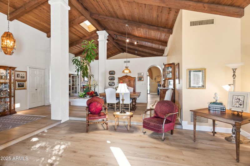 VAULTED T&G CEILINGS - MAIN LIVING