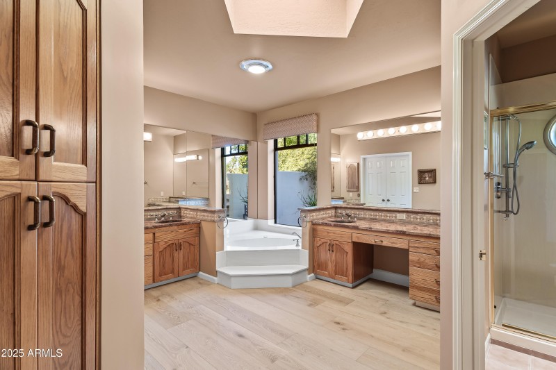 SPACIOUS PRIMARY BATHRM W/ AMPLE STORAGE