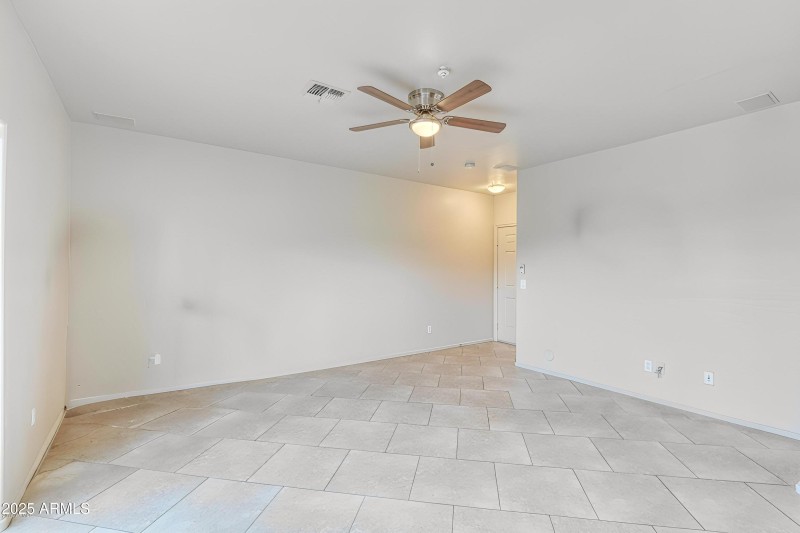 Living r_Furniture removed - 0