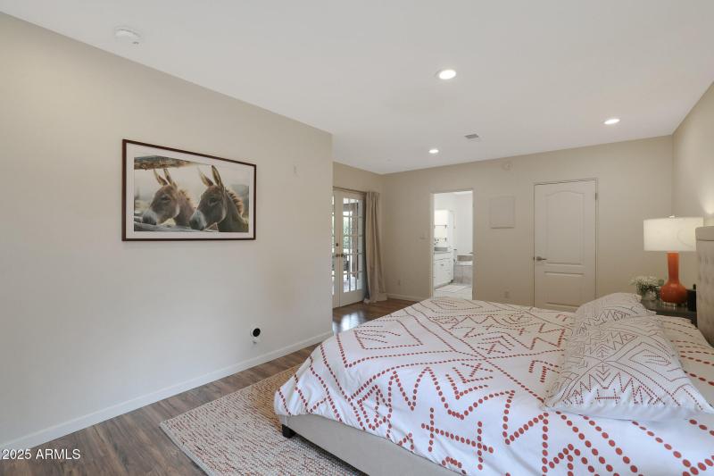 Primary Suite - King Bed