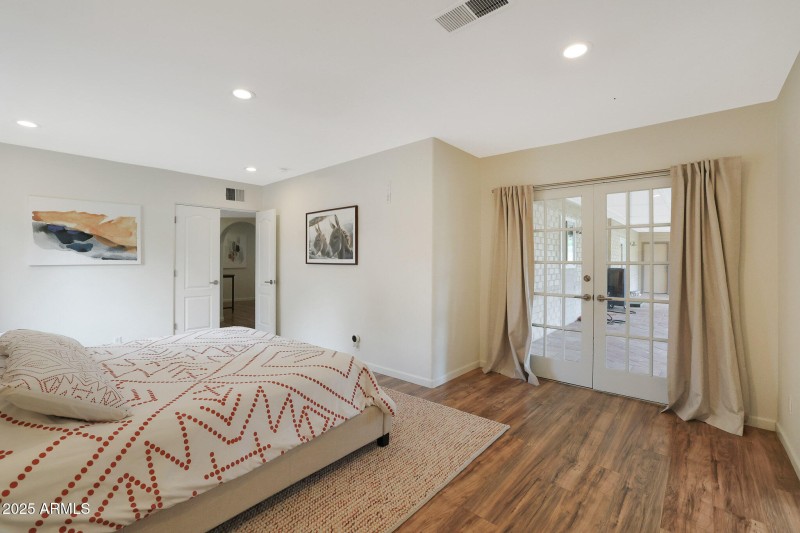 Primary Suite - King Bed