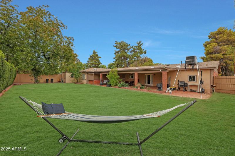 Large Backyard - Fully Enclosed