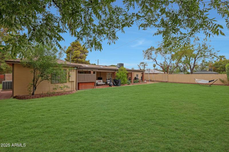 Large Backyard - Fully Enclosed