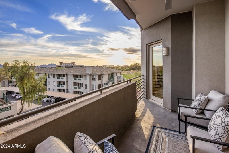 Balcony mtn & golf course view