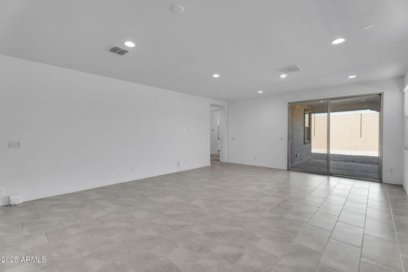 7-web-or-mls-Flower-6