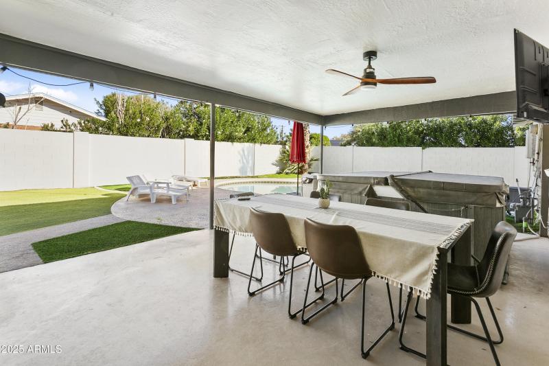 Entertainers Backyard