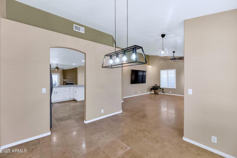 Linda Dining Room pro