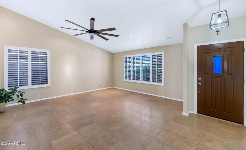 Linda living room pro