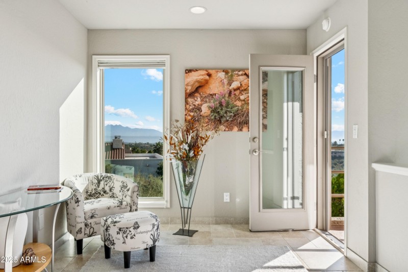 038_2nd Floor Sitting Nook