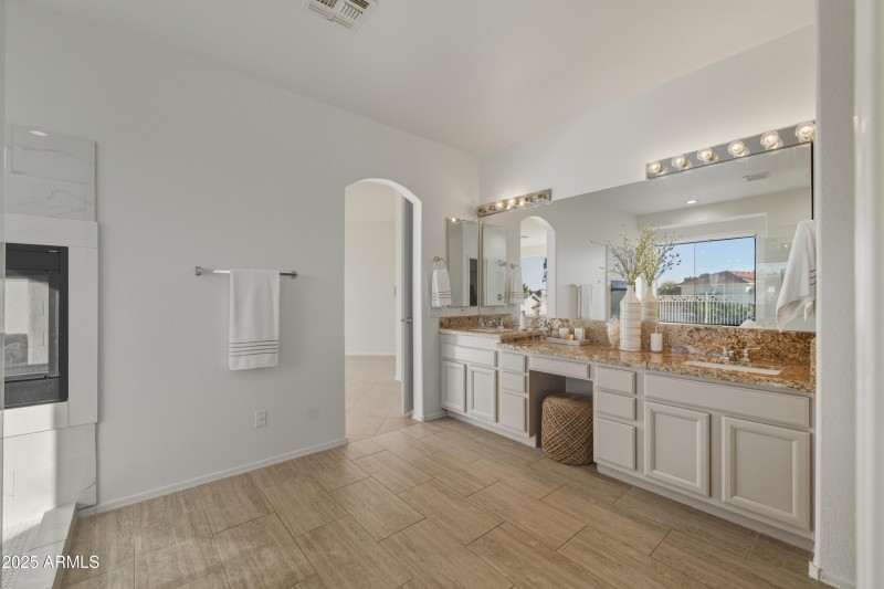 20652_N_53RD_AVE_2nd_010