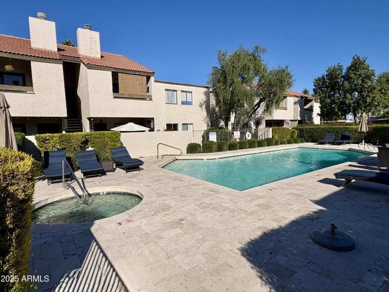 Community pool & spa