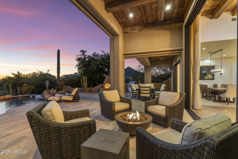 Double Patio has Dining & Seating room