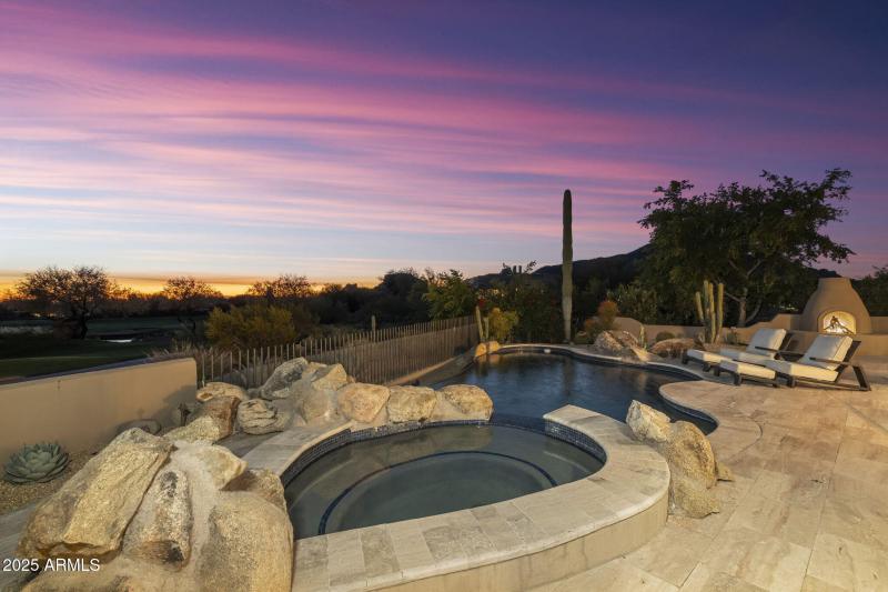 Between 18th Holes of 2 Boulders courses