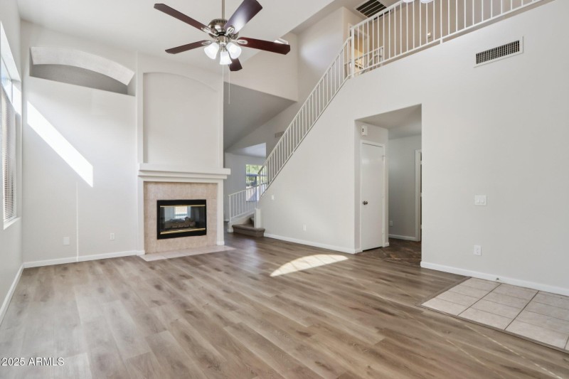 9-web-or-mls-E Oakland St-S1512-009