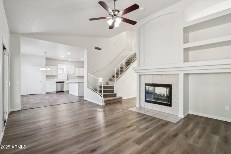 12-web-or-mls-E Oakland St-S1512-012