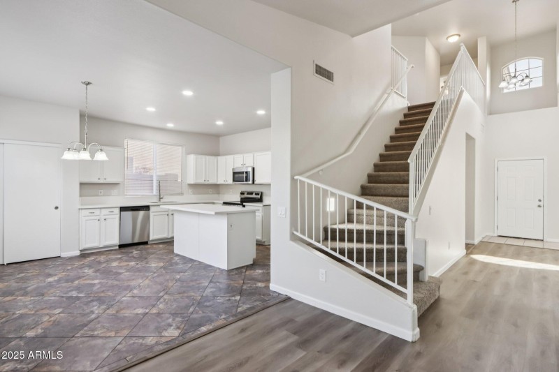 14-web-or-mls-E Oakland St-S1512-014