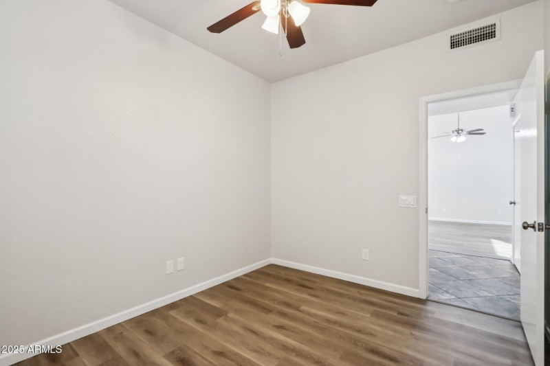 22-web-or-mls-E Oakland St-S1512-022