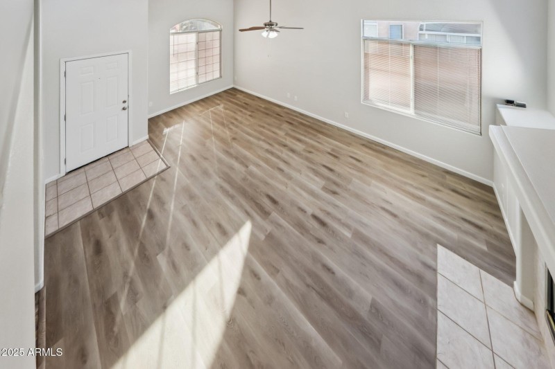 25-web-or-mls-E Oakland St-S1512-025