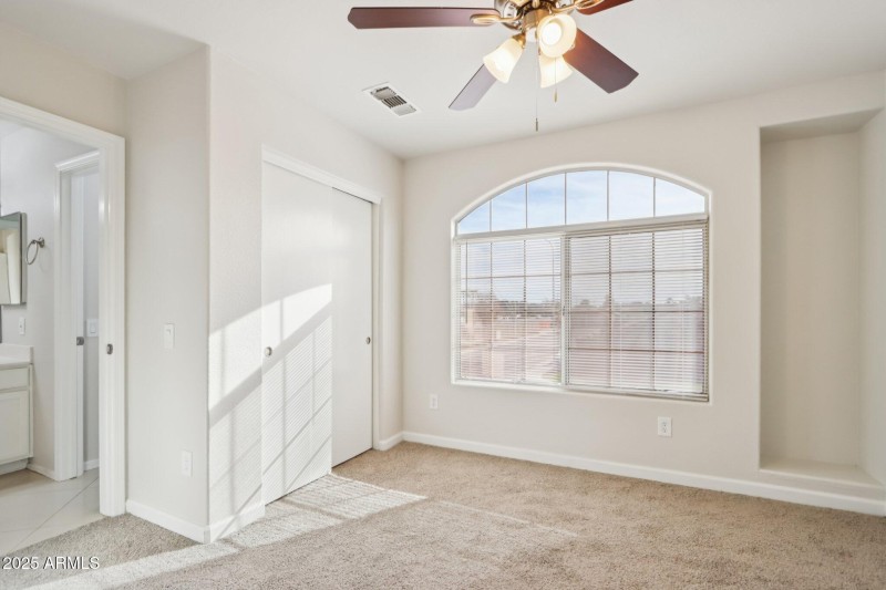 26-web-or-mls-E Oakland St-S1512-026