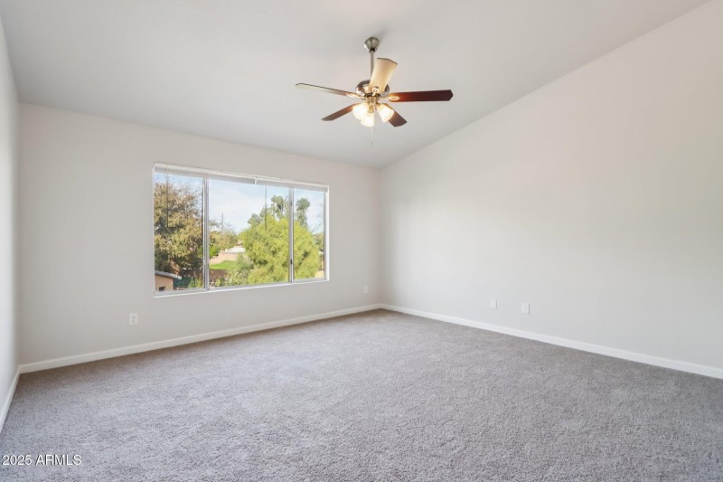 37-web-or-mls-E Oakland St-S1512-037