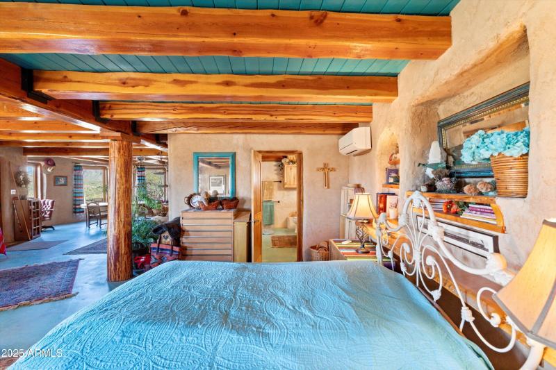 35-Bedroom to Bathroom