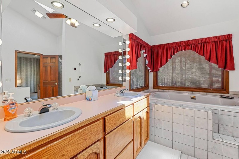 b26bc632-4440-4f82-bdc1-613ba2ff28e9