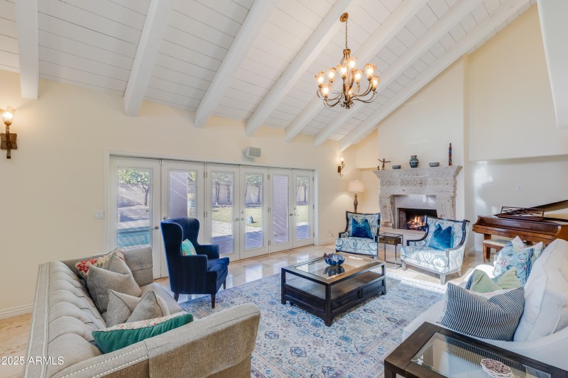 10308 N 48th Pl Living Rm-3