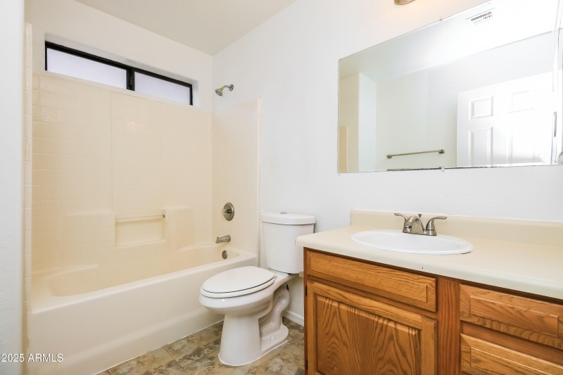 1006136.1860 S MORENO DR - Bathroom