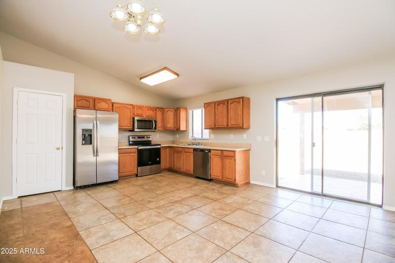 1006136.1860 S MORENO DR - Kitchen